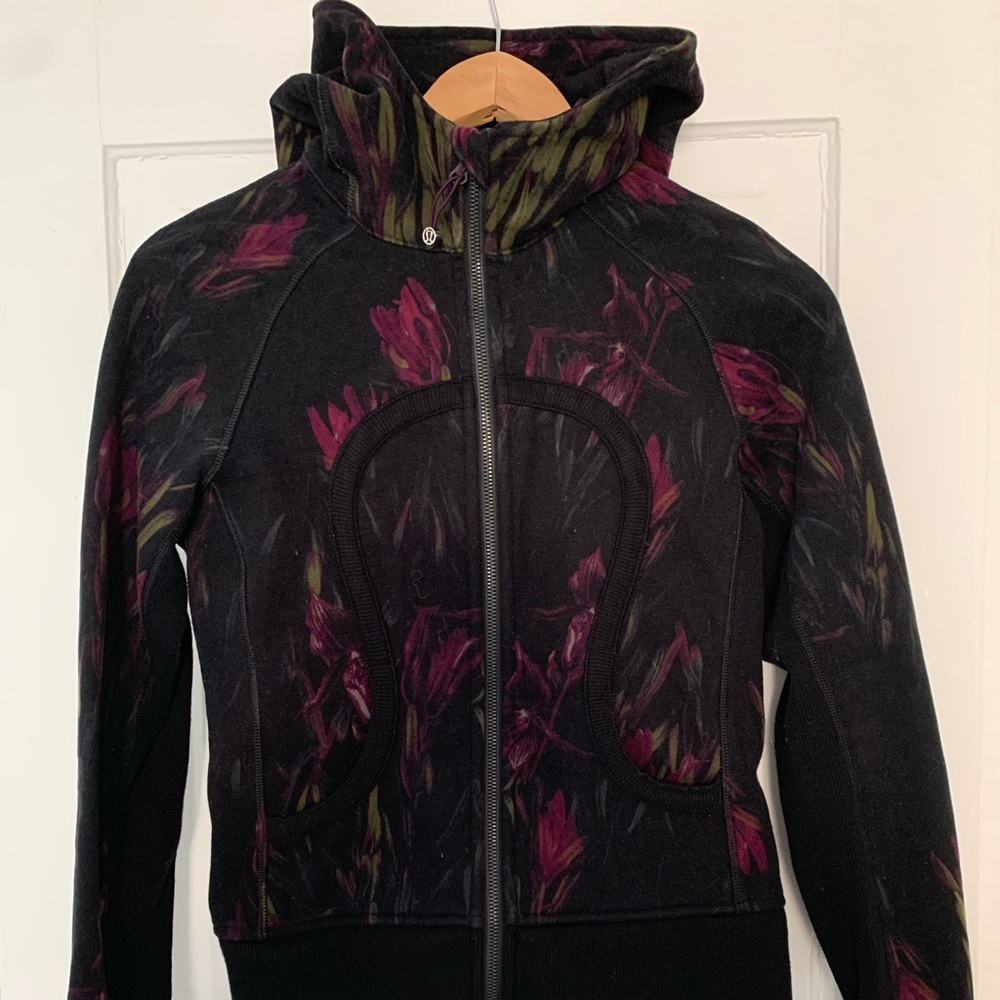 Lululemon Scuba Hoodie size 4 (more like xs)